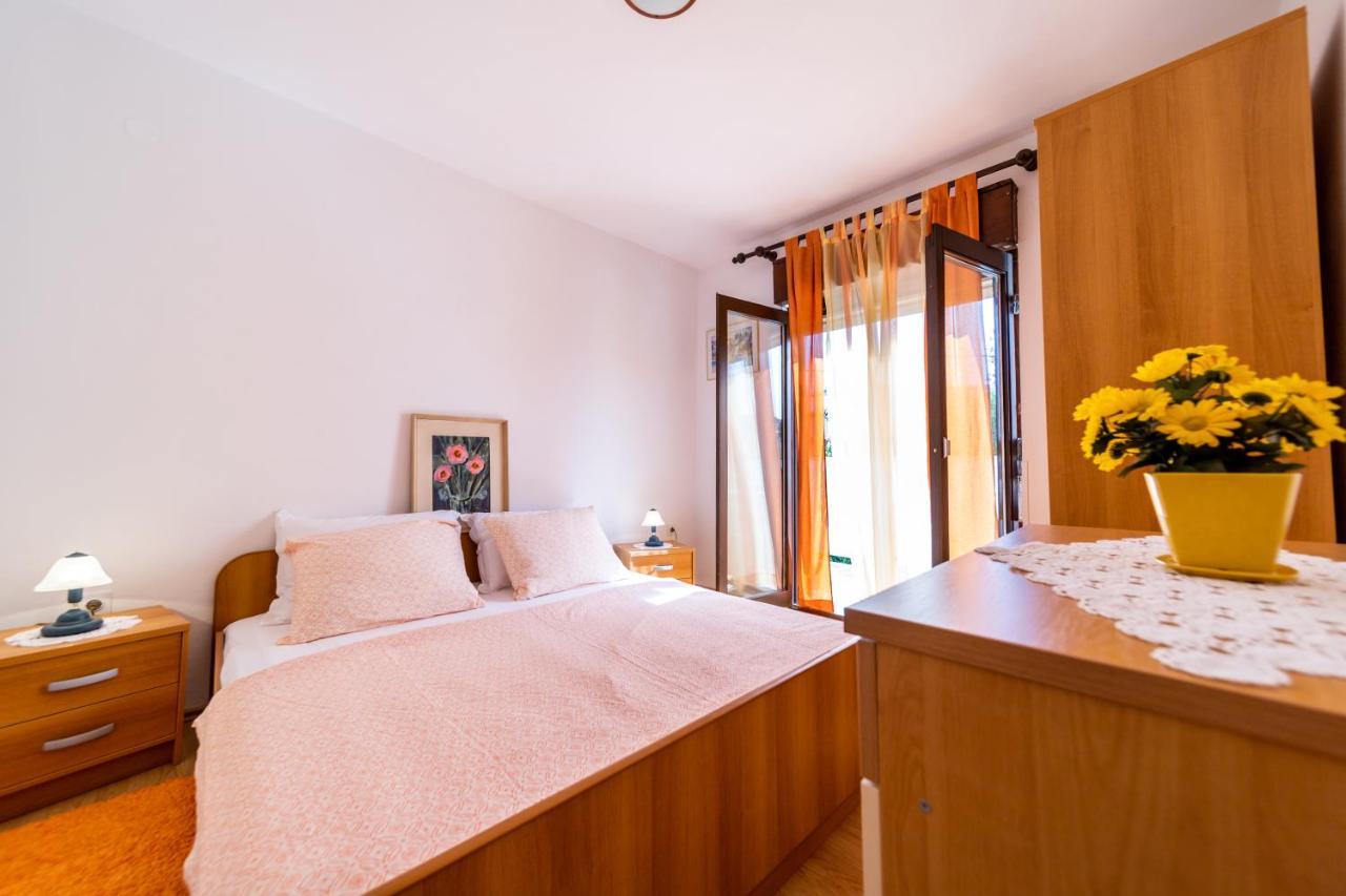 Apartmani Centar Palit Екстериор снимка