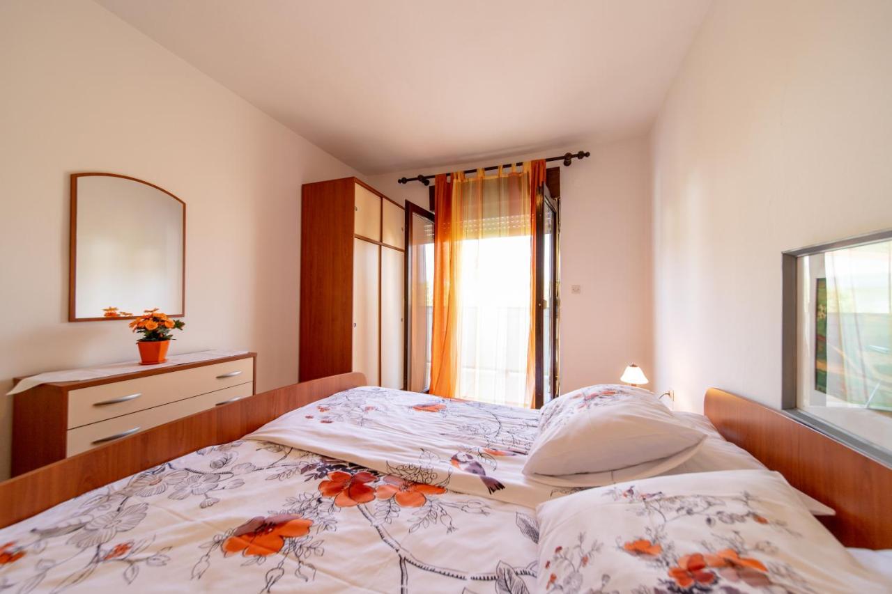 Apartmani Centar Palit Екстериор снимка
