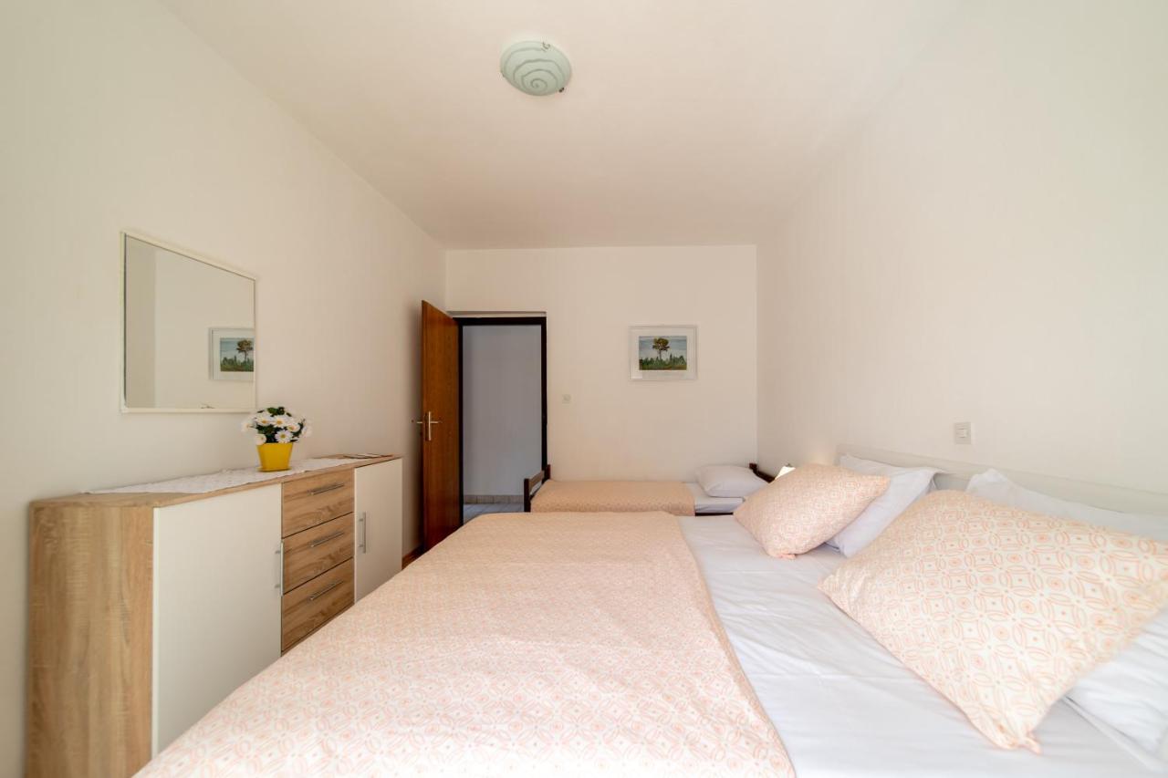 Apartmani Centar Palit Екстериор снимка