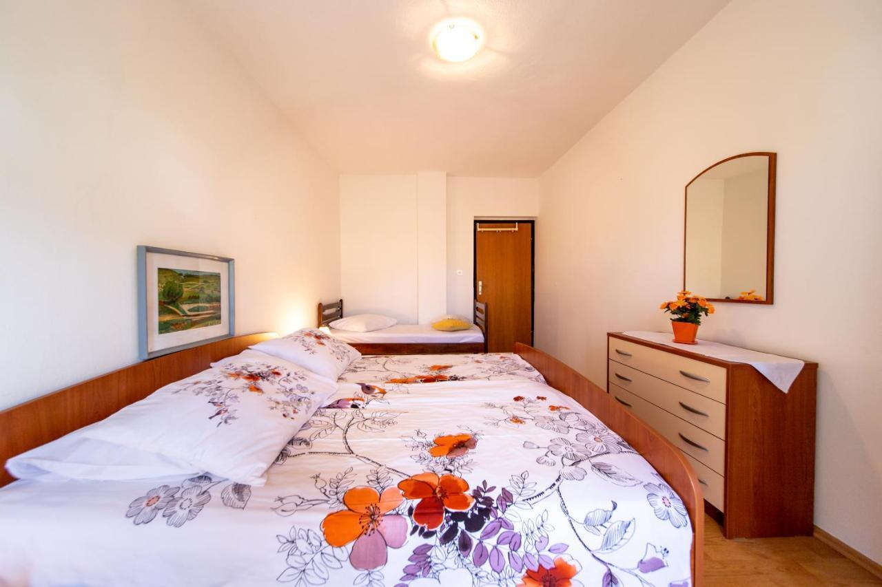 Apartmani Centar Palit Екстериор снимка