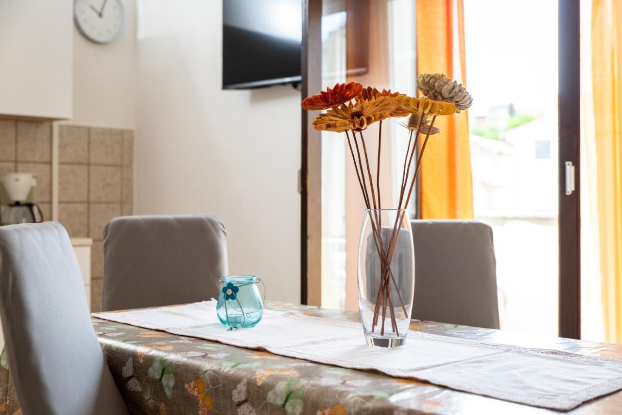 Apartmani Centar Palit Екстериор снимка